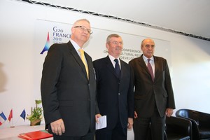Laszlo Trocsanyi,Hungarian Ambassador in Paris - Henri de Raincourt, French Minister of Cooperation - Carlos Perez Del Castillo,CGIAR Board Chair